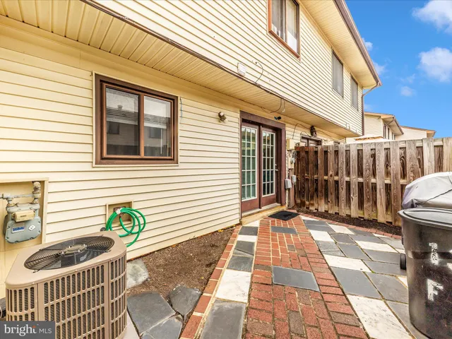 $320,000 | 8413 Fuerte Court, Unit 127, Alexandria, VA 22309