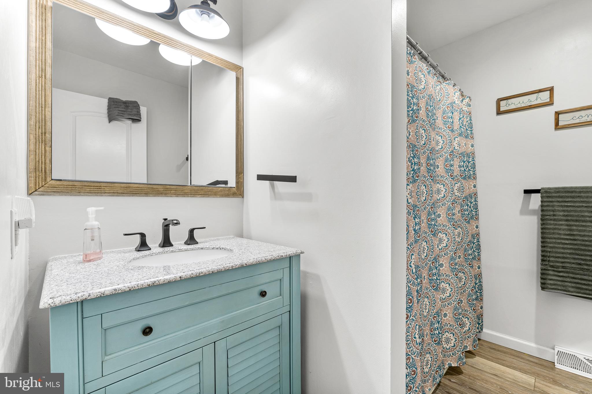 426 Walnut Street Road Salem, NJ 08079 - Photo 22 of 37 2nd FULL bath with tub shower