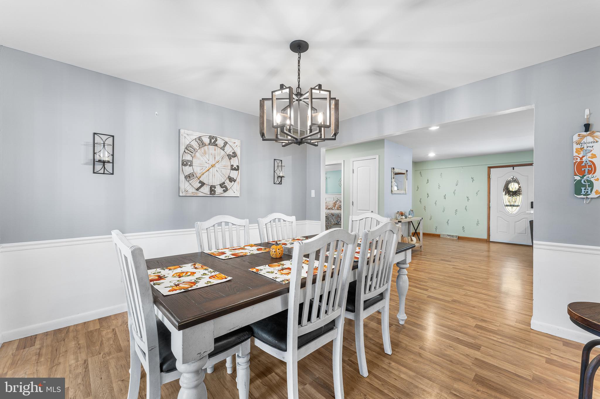 426 Walnut Street Road Salem, NJ 08079 - Photo 6 of 37 Neutral tones throughout