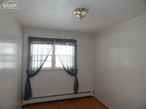 5432 Calkins Road Flint, MI 48532 - Photo 22 of 25 20429595-21.JPG