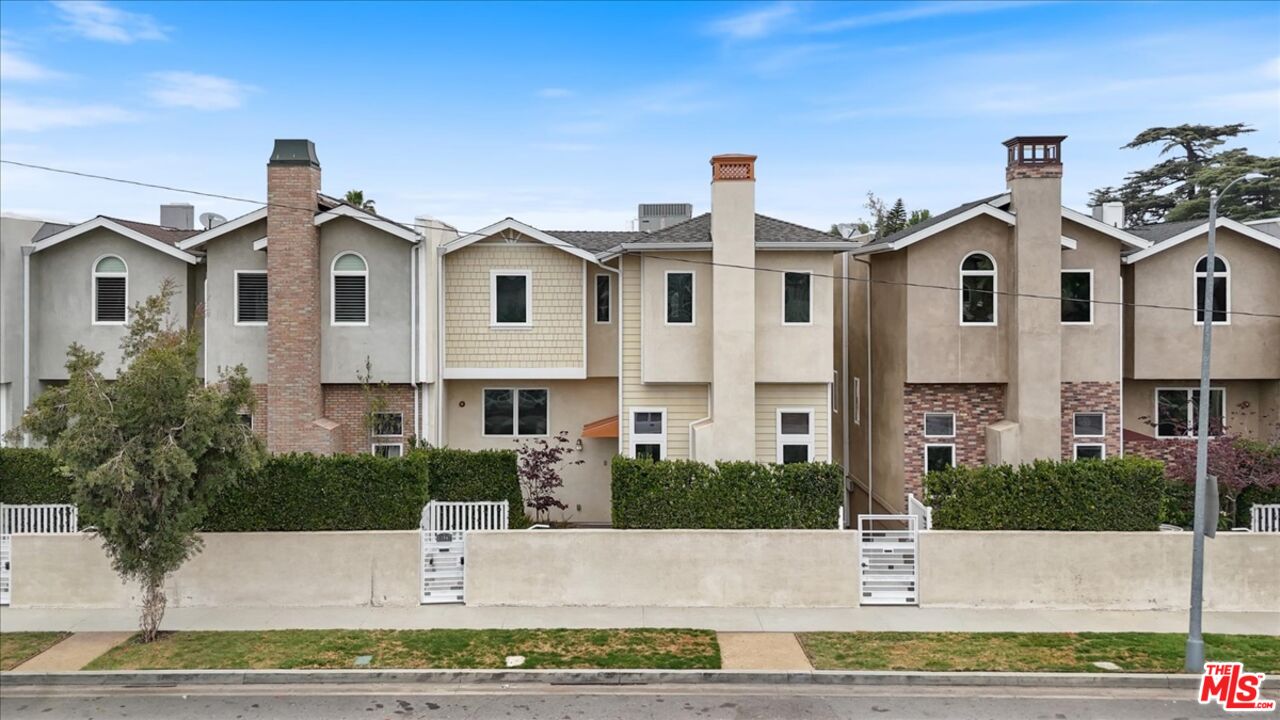 11947 Riverside Drive Valley Village, CA 91607 - Photo 22 of 24