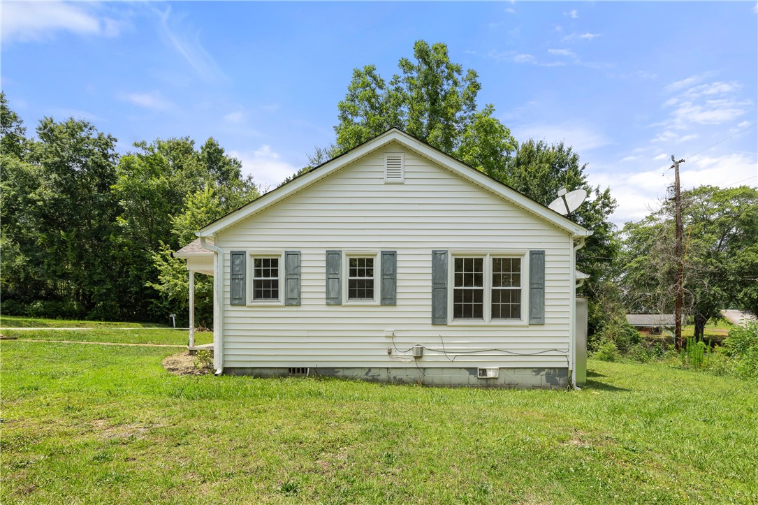 105 Pelfrey Street Seneca, SC 29672 - Photo 4 of 38 Gallery Image 4