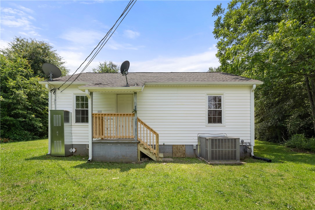 105 Pelfrey Street Seneca, SC 29672 - Photo 6 of 38 Gallery Image 6