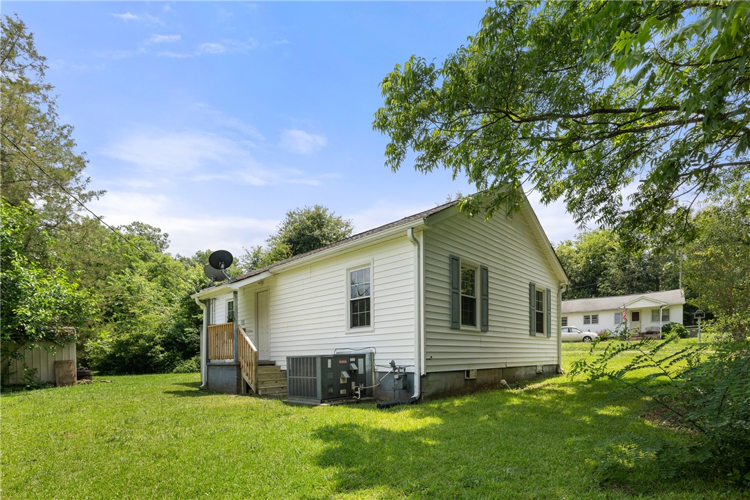 105 Pelfrey Street Seneca, SC 29672 - Photo 7 of 38 Gallery Image 7