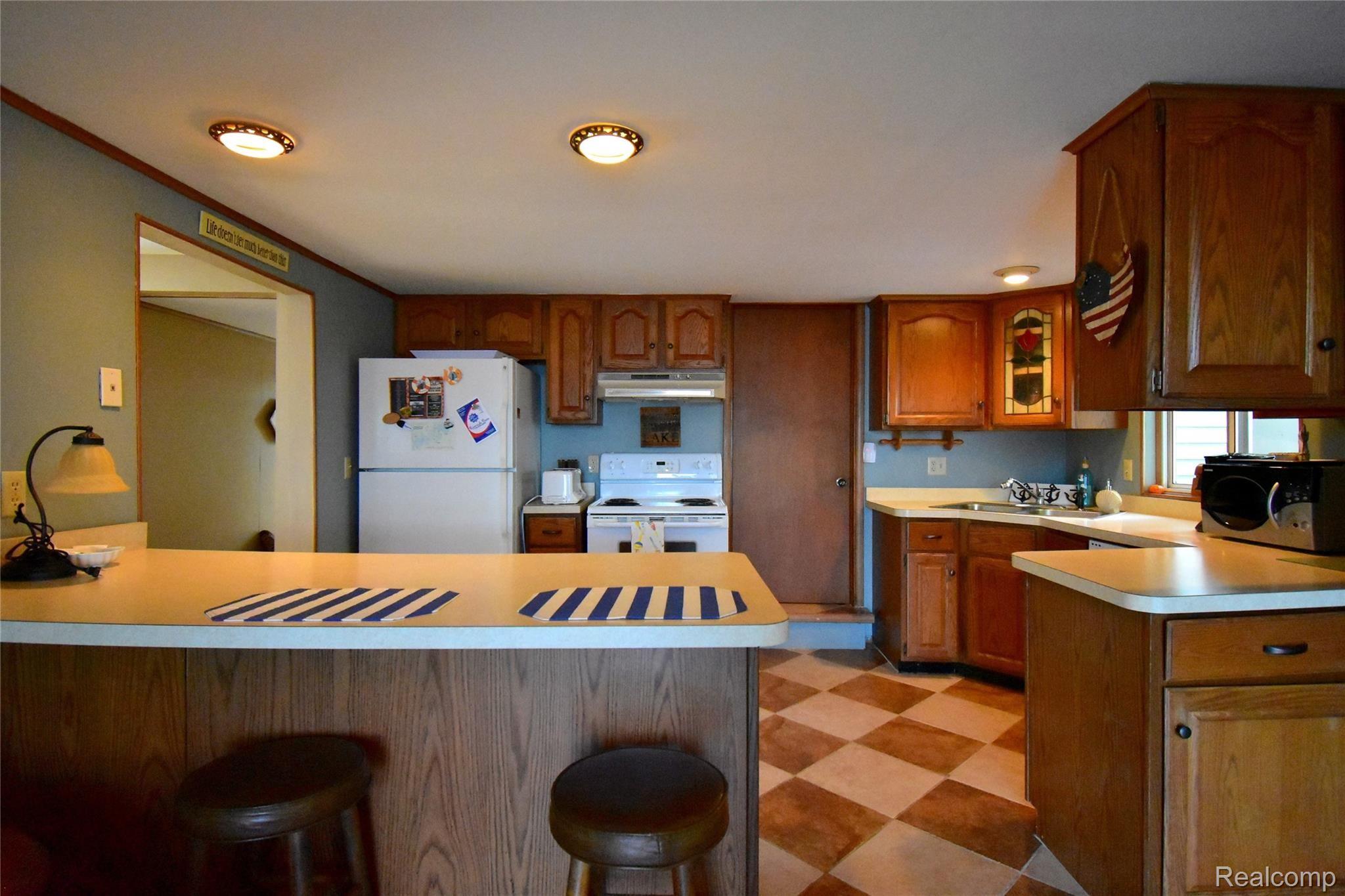 9246 Dexter-Pinckney Road Pinckney, MI 48169 - Photo 7 of 26 5 KITCHEN.JPG