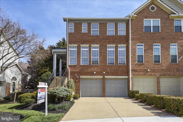 20712 Riptide Square Sterling, VA 20165 - Photo 2 of 23