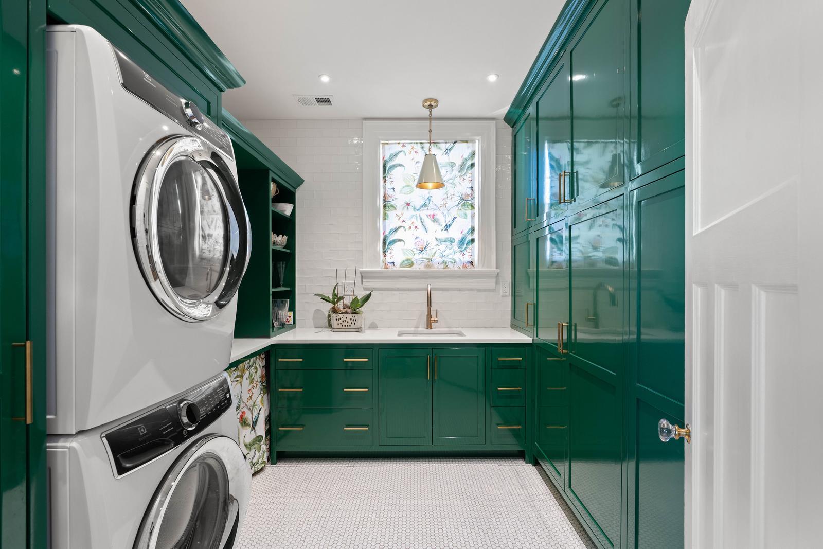 106 South Battery Charleston, SC 29401 - Photo 37 of 47 Laundry Room