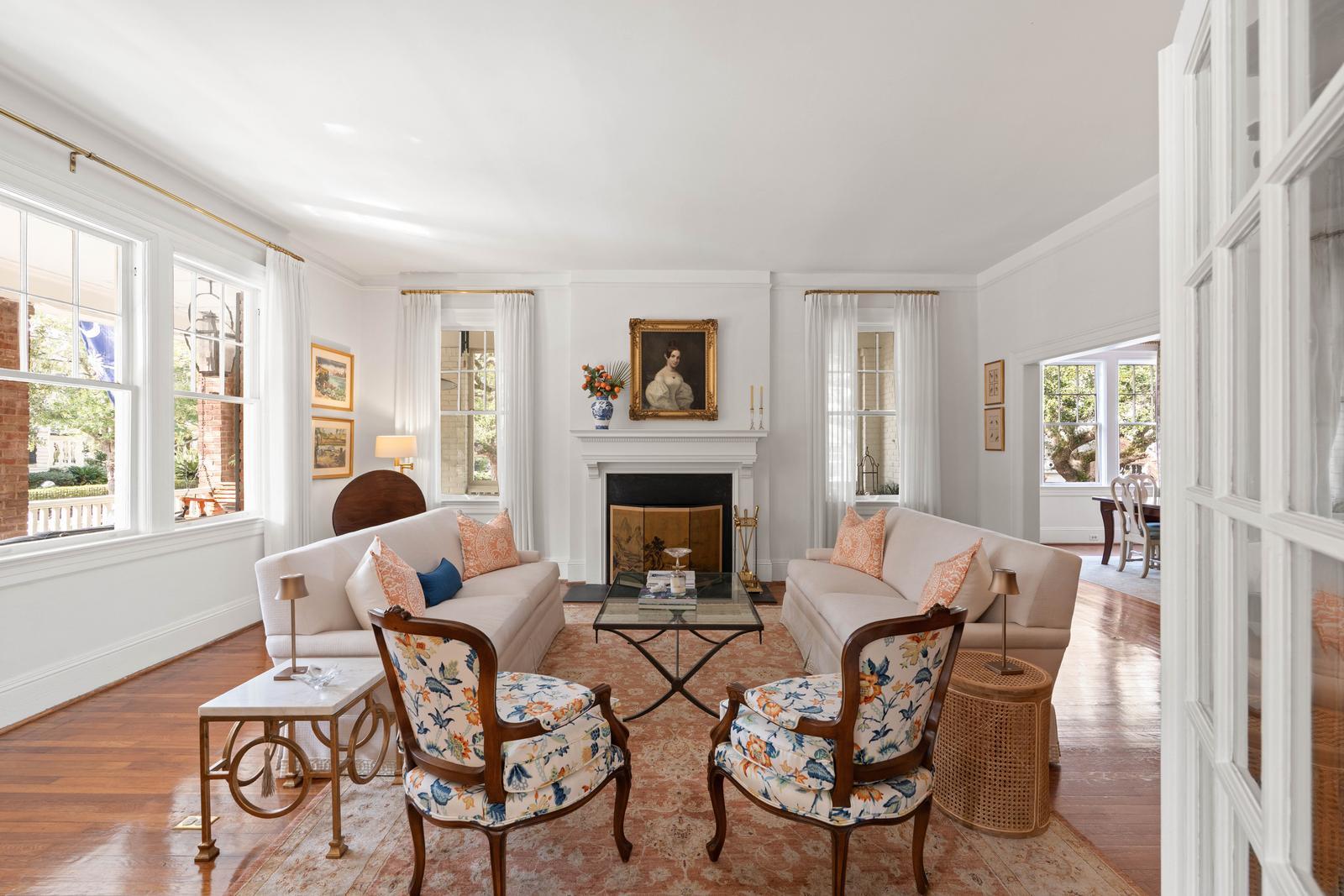 106 South Battery Charleston, SC 29401 - Photo 9 of 47 Living Room