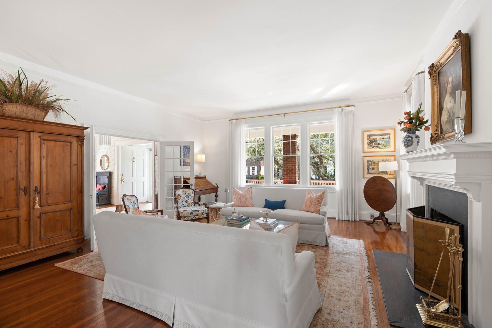 106 South Battery Charleston, SC 29401 - Photo 10 of 47 Living Room
