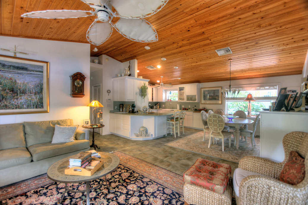 42 Mutiny Place Key Largo, FL 33037 - Photo 17 of 40 View of Great room from entrance