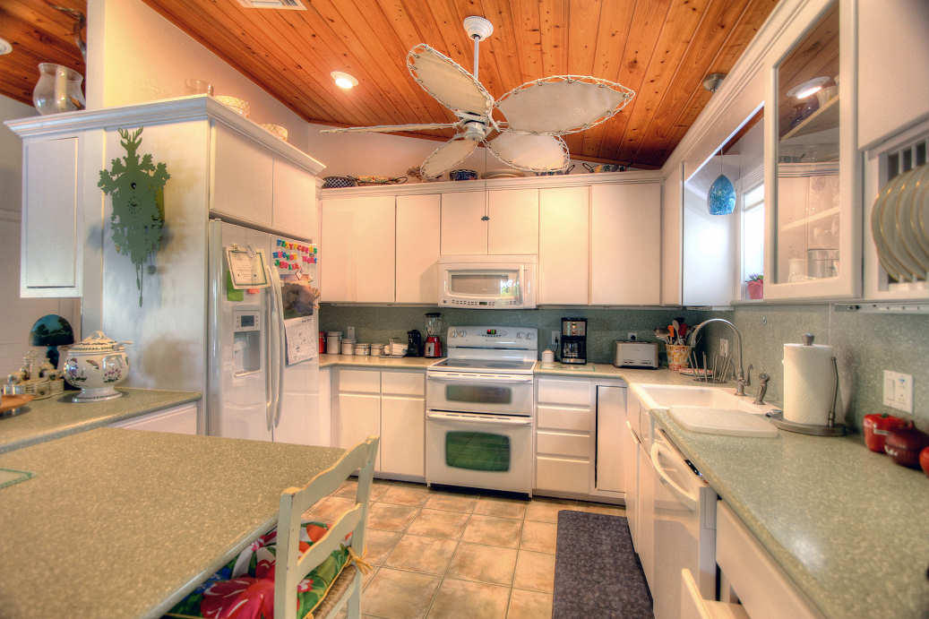 42 Mutiny Place Key Largo, FL 33037 - Photo 20 of 40 Beautiful Corian counter tops