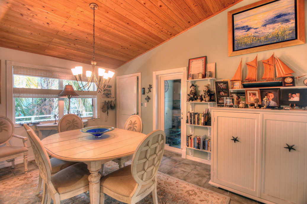 42 Mutiny Place Key Largo, FL 33037 - Photo 22 of 40 Dining area with custom lighting