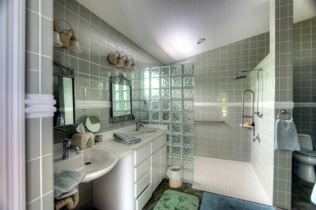 42 Mutiny Place Key Largo, FL 33037 - Photo 32 of 40 Master Bath view 2