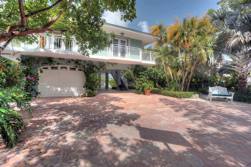 42 Mutiny Place Key Largo, FL 33037 - Photo 6 of 40 Gated lake front home on Mutiny Place