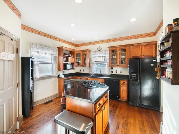 $389,900 | 313 North Raynor Avenue, Joliet, IL 60435