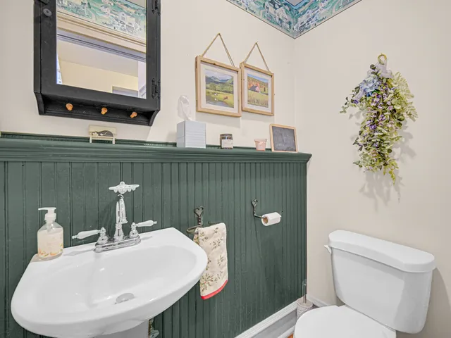 $405,000 | 313 North Raynor Avenue, Joliet, IL 60435