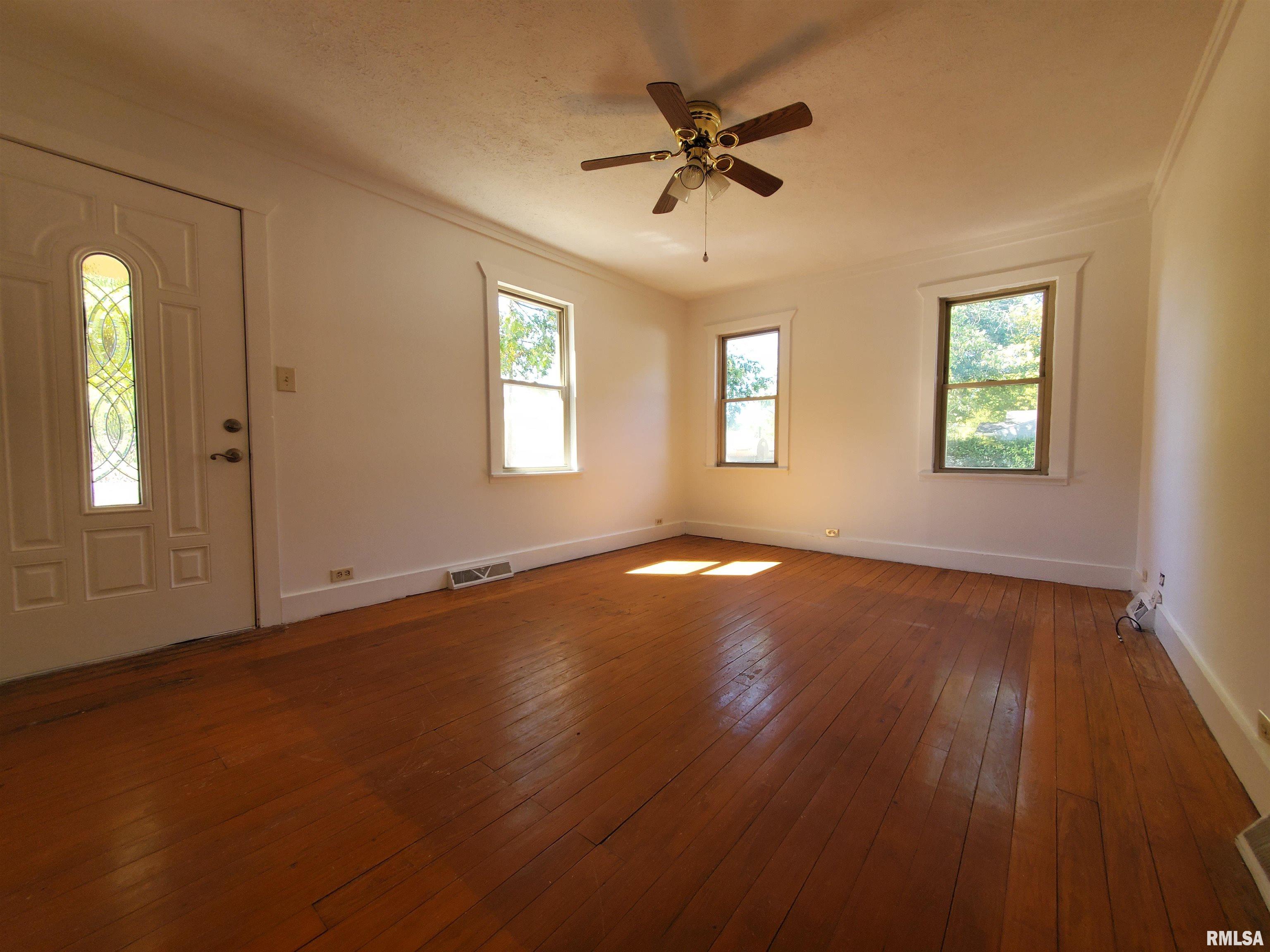 1963 West Lake Road Murphysboro, IL 62966 - Photo 5 of 27 Gallery Image 5