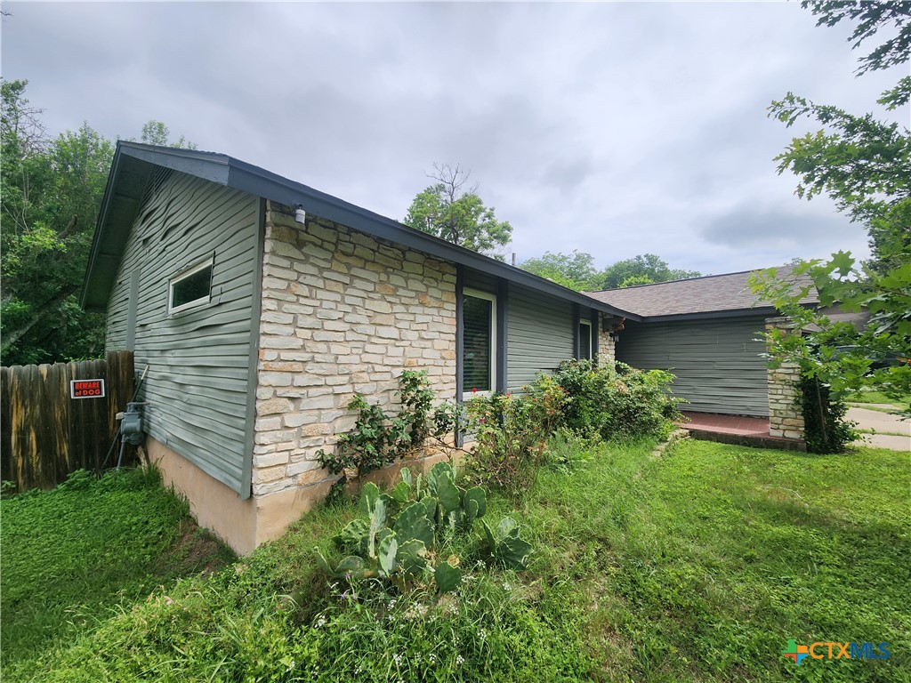 5222 Pine Place Austin, TX 78744 - Photo 6 of 21