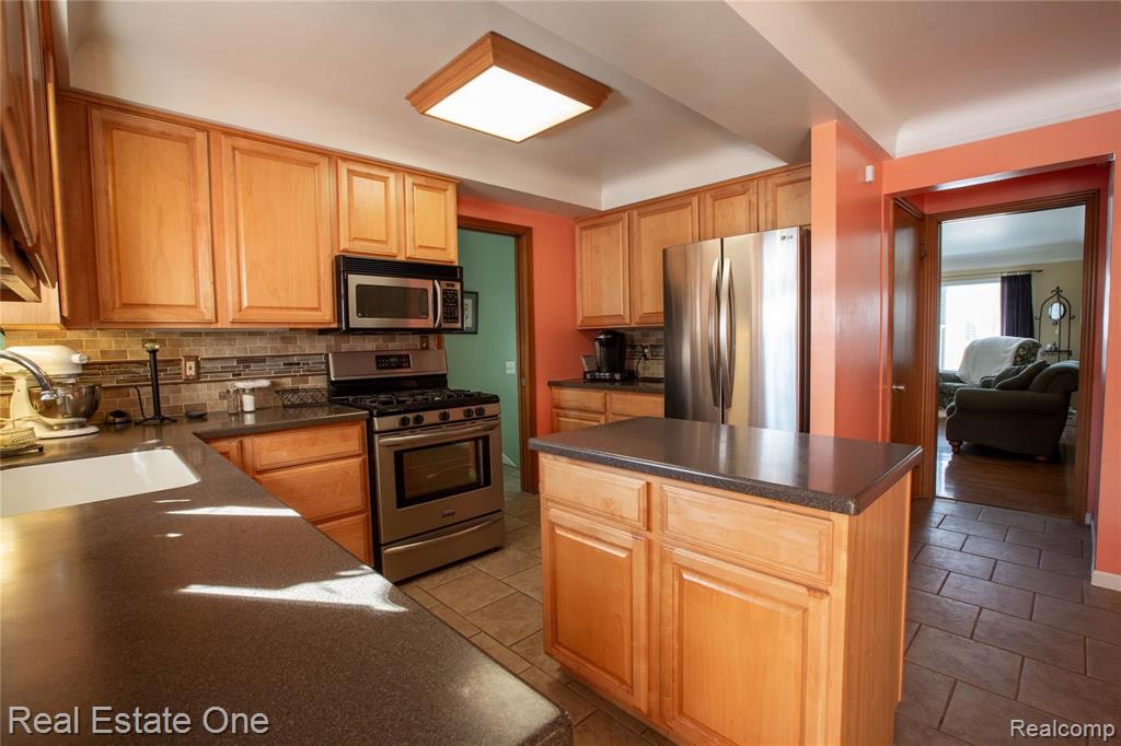 27326 Jean Road Warren, MI 48093 - Photo 6 of 21