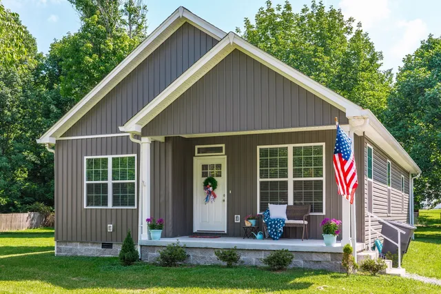 a view front of house with a yard