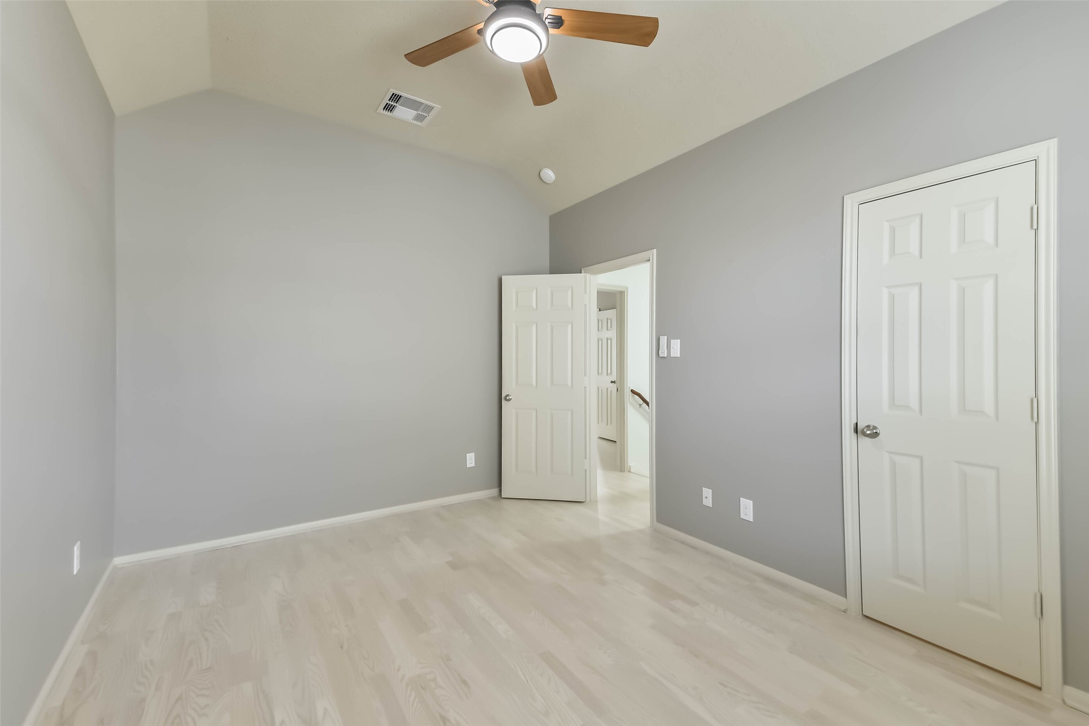 3324 Masters Point Drive Houston, TX 77091 - Photo 32 of 40 an empty room with fan and entrance