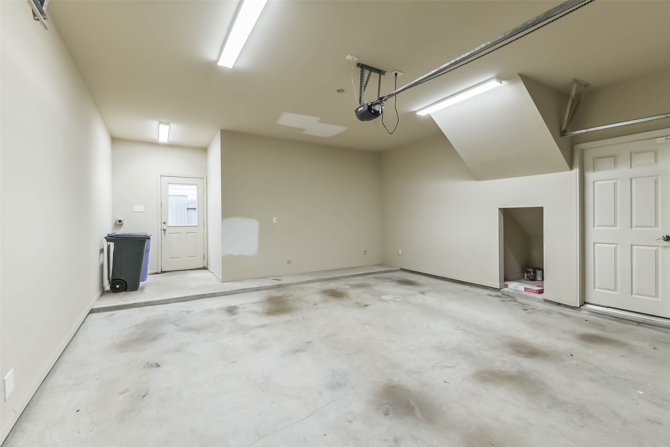 3324 Masters Point Drive Houston, TX 77091 - Photo 35 of 40 an empty room with a empty space and windows