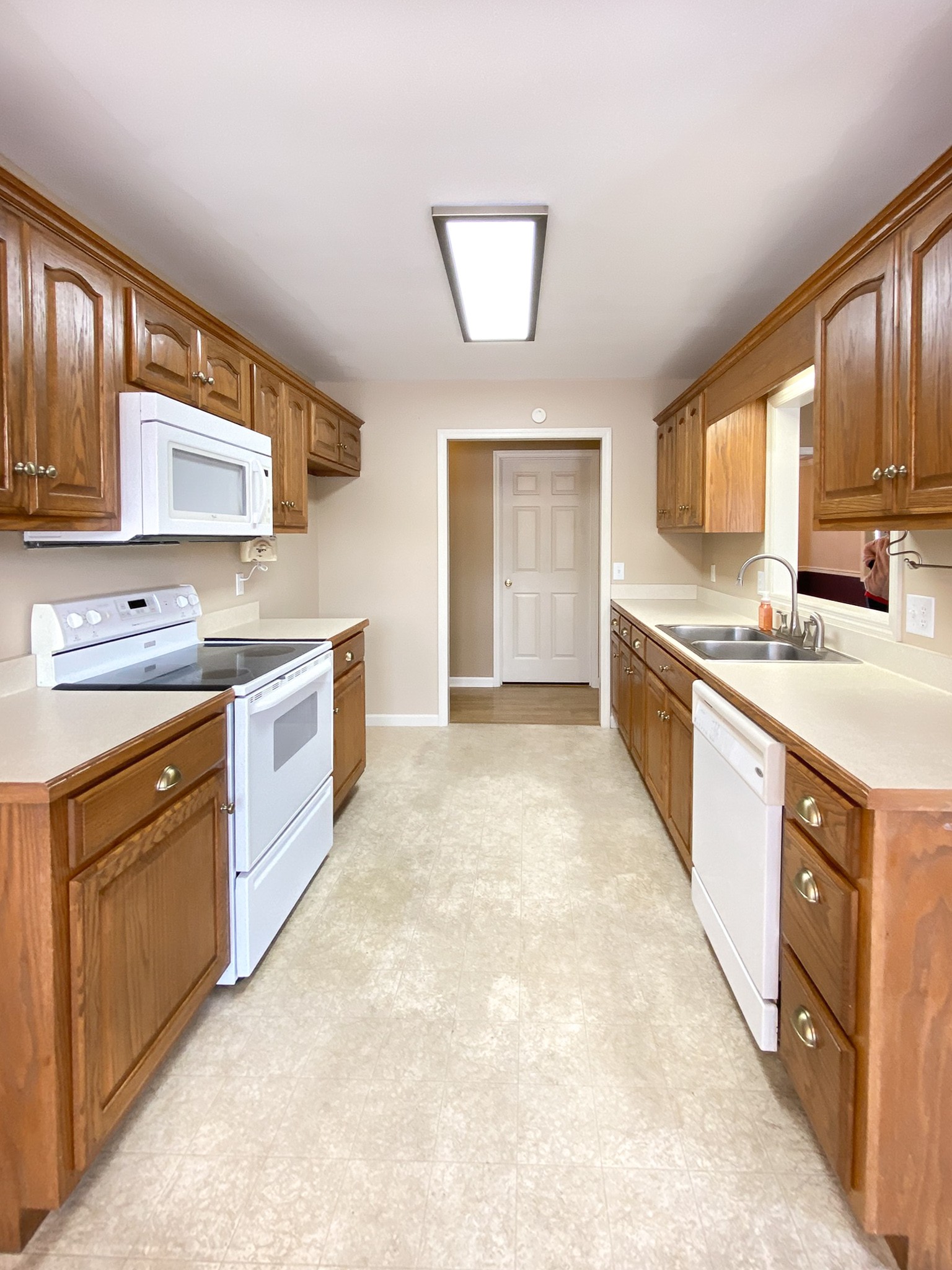 215 Falcon Drive Manchester, TN 37355 - Photo 7 of 25 a large kitchen with stainless steel appliances granite countertop a stove a sink dishwasher and a refrigerator
