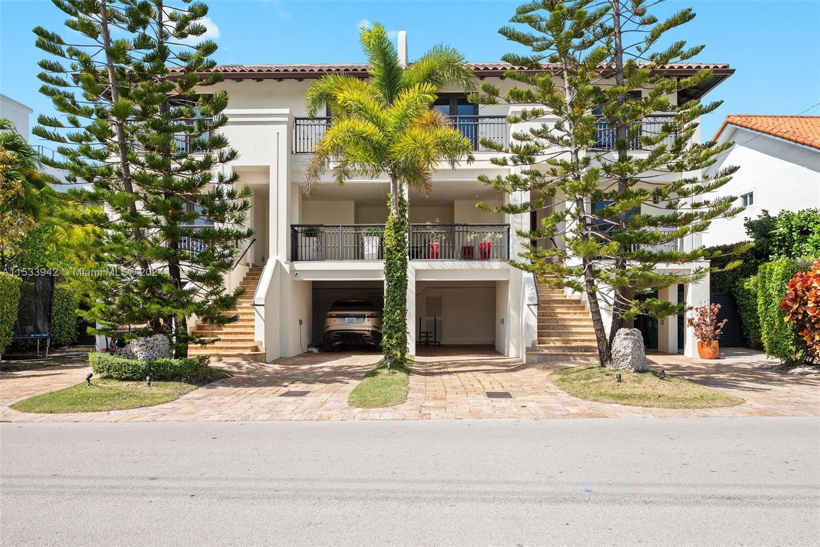422 Fernwood Road, Unit 422 Key Biscayne, FL 33149 - Photo 1 of 25 a house with a outdoor space