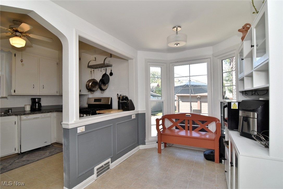 2464 Saybrook Road Cleveland, OH 44118 - Photo 13 of 40