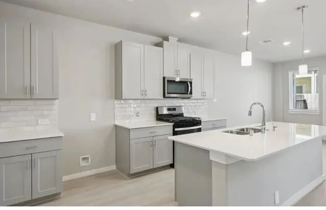 $295,940 | 623 Sand Dollar Drive, Kemah, TX 77565