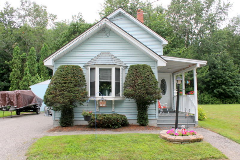 60 Maple Point Auburn, ME 04210 - Photo 2 of 26 IMG_2275