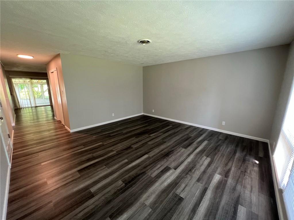 718 Howard Road Greenwood, IN 46142 - Photo 3 of 22