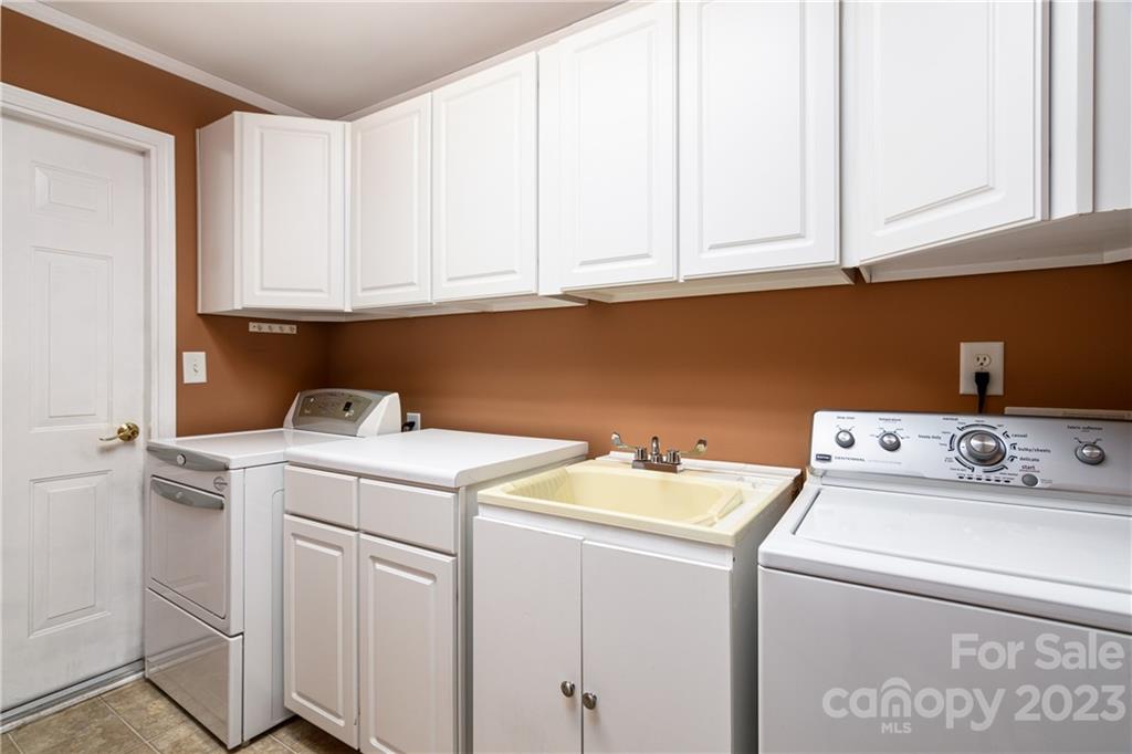 361 Garnet Court Fort Mill, SC 29708 - Photo 24 of 38 a utility room with dryer and washer
