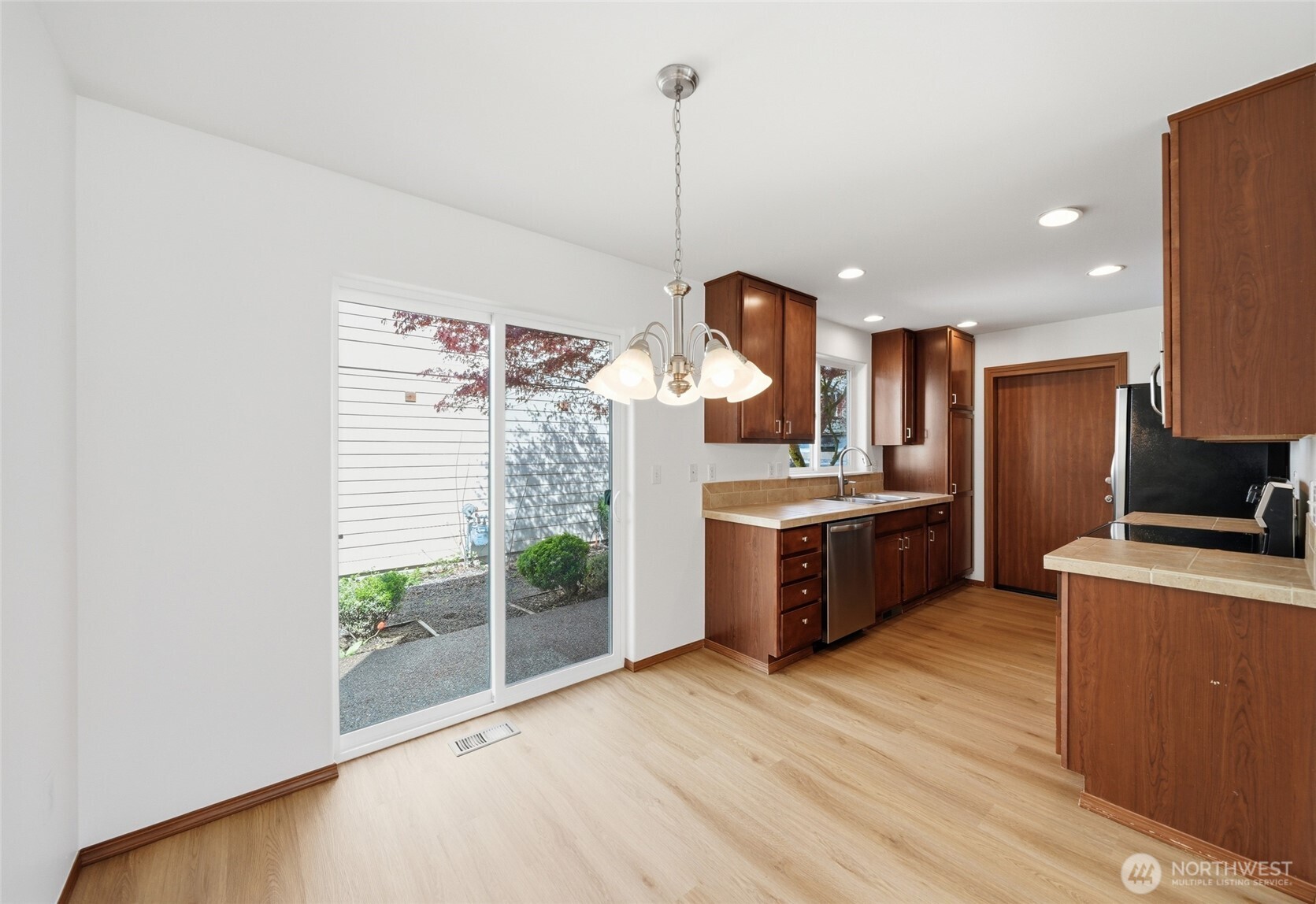 1721 Langdon Street Sumner, WA 98390 - Photo 13 of 34