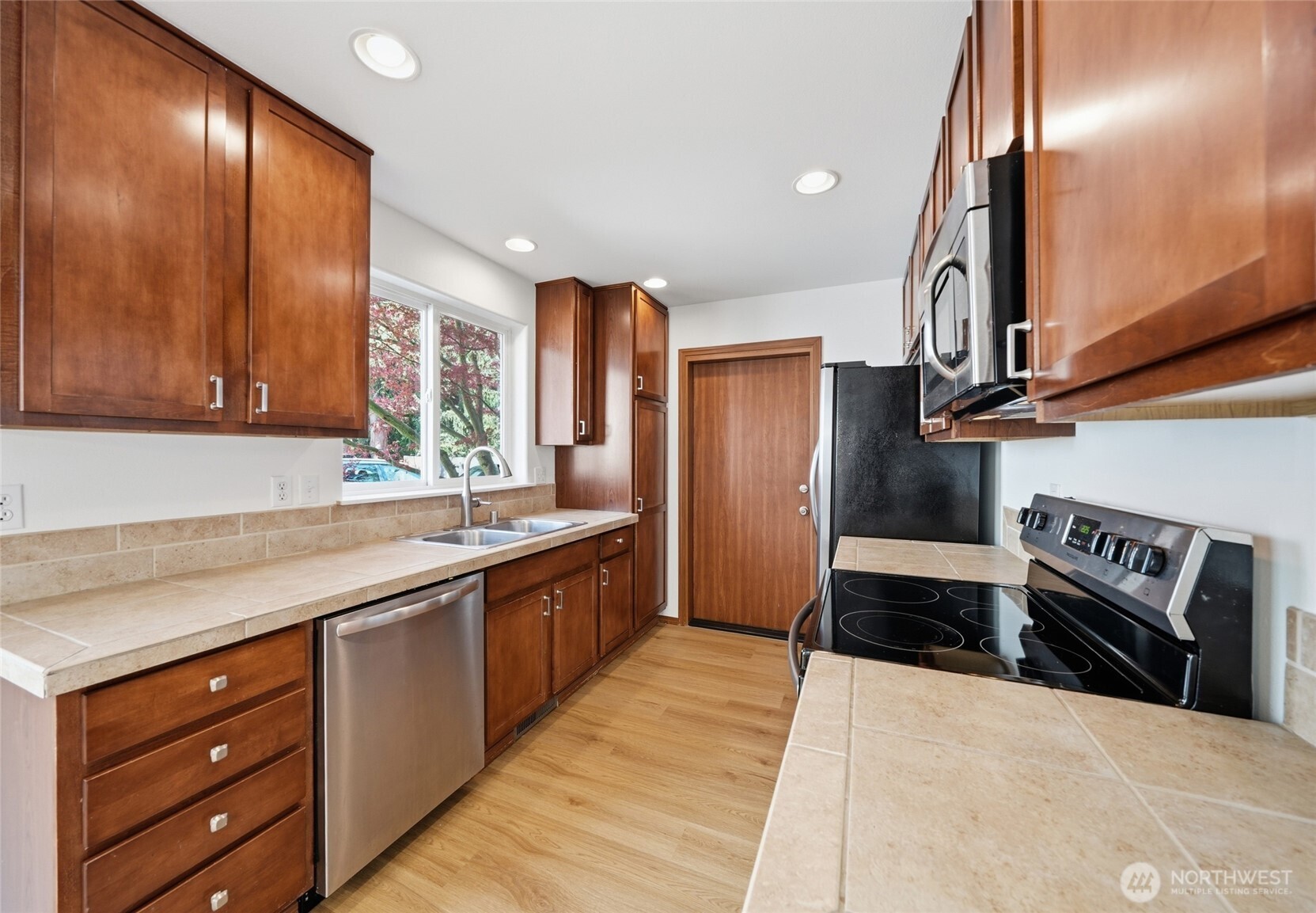 1721 Langdon Street Sumner, WA 98390 - Photo 14 of 34