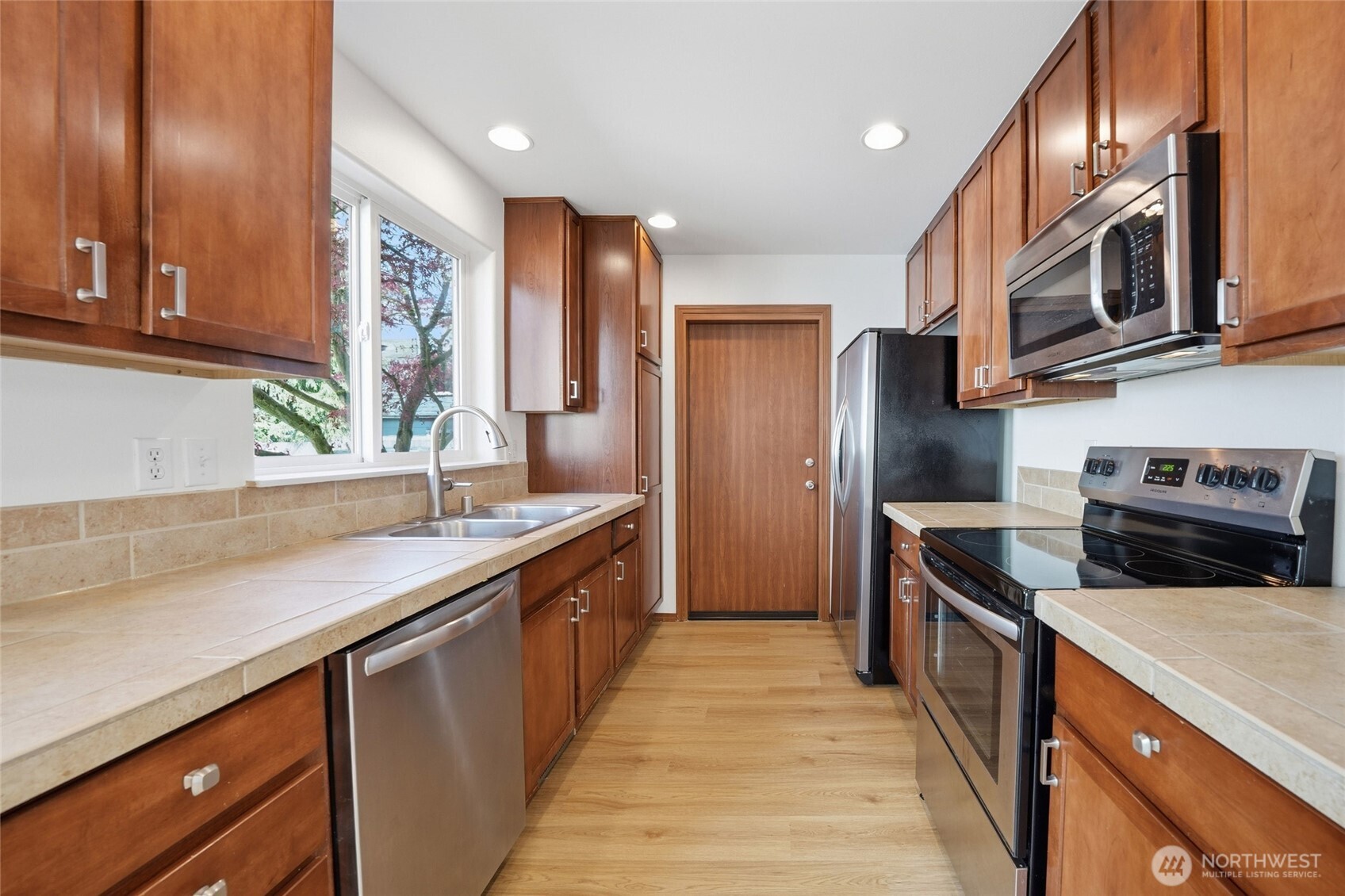 1721 Langdon Street Sumner, WA 98390 - Photo 17 of 34