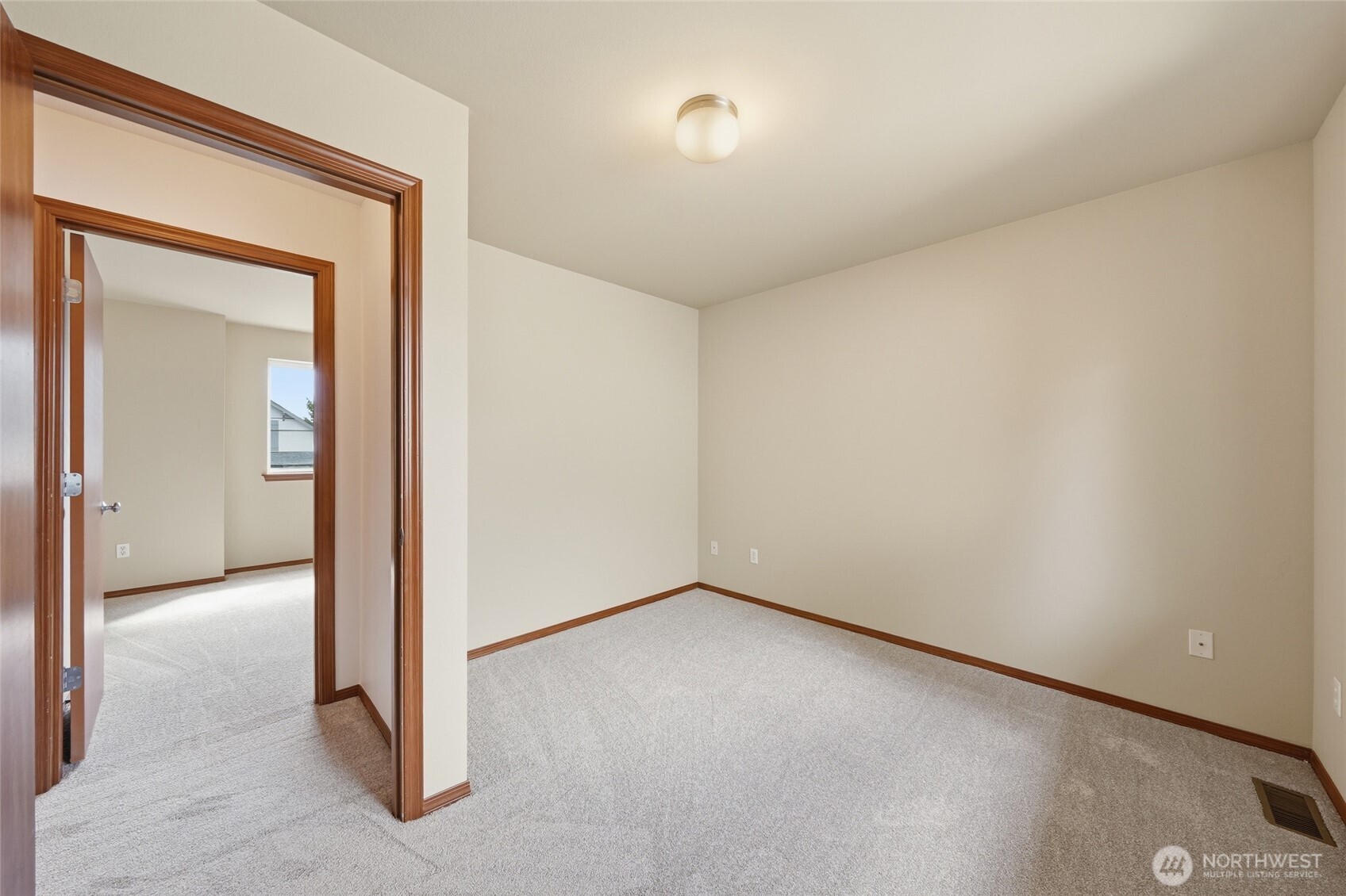 1721 Langdon Street Sumner, WA 98390 - Photo 25 of 34