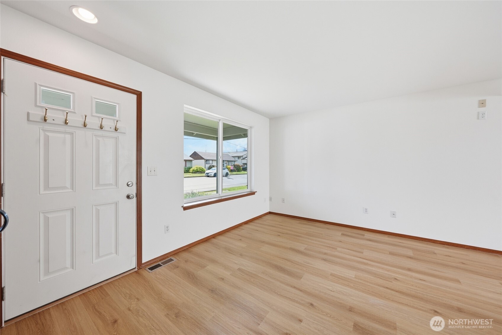 1721 Langdon Street Sumner, WA 98390 - Photo 7 of 34