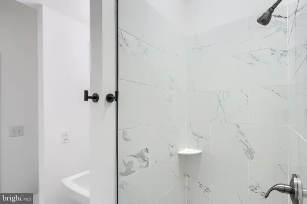 $1,750 | 7 South Carrollton Avenue, Baltimore, MD 21223