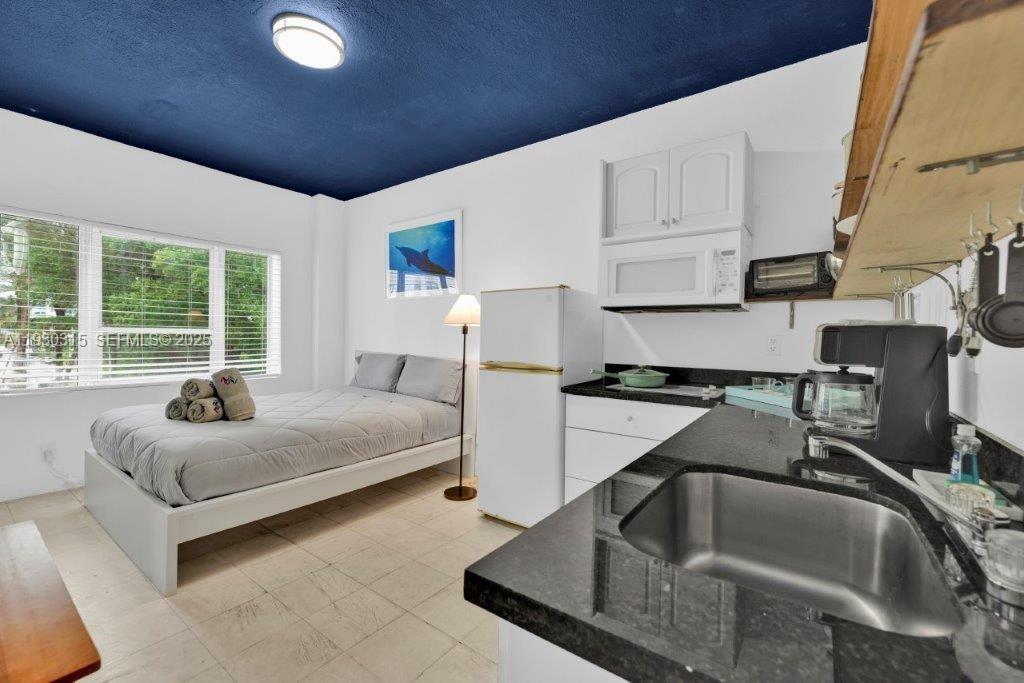 255 West 24th Street, Unit 302 Miami Beach, FL 33140 - Photo 5 of 8