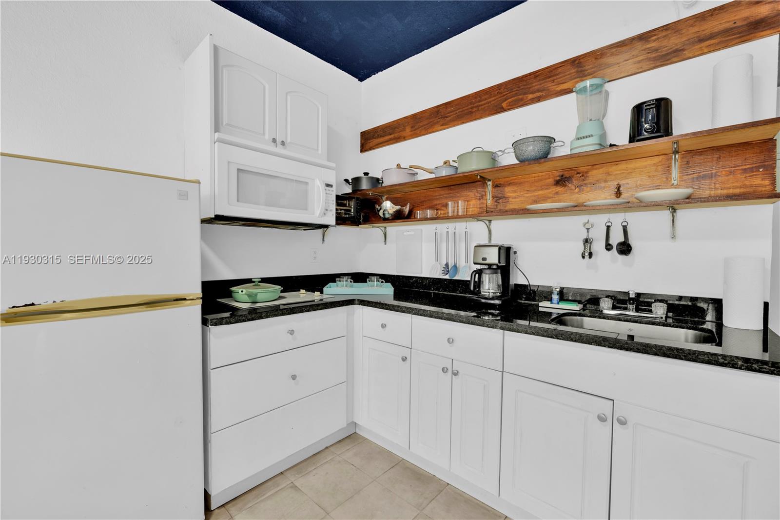 255 West 24th Street, Unit 302 Miami Beach, FL 33140 - Photo 7 of 8