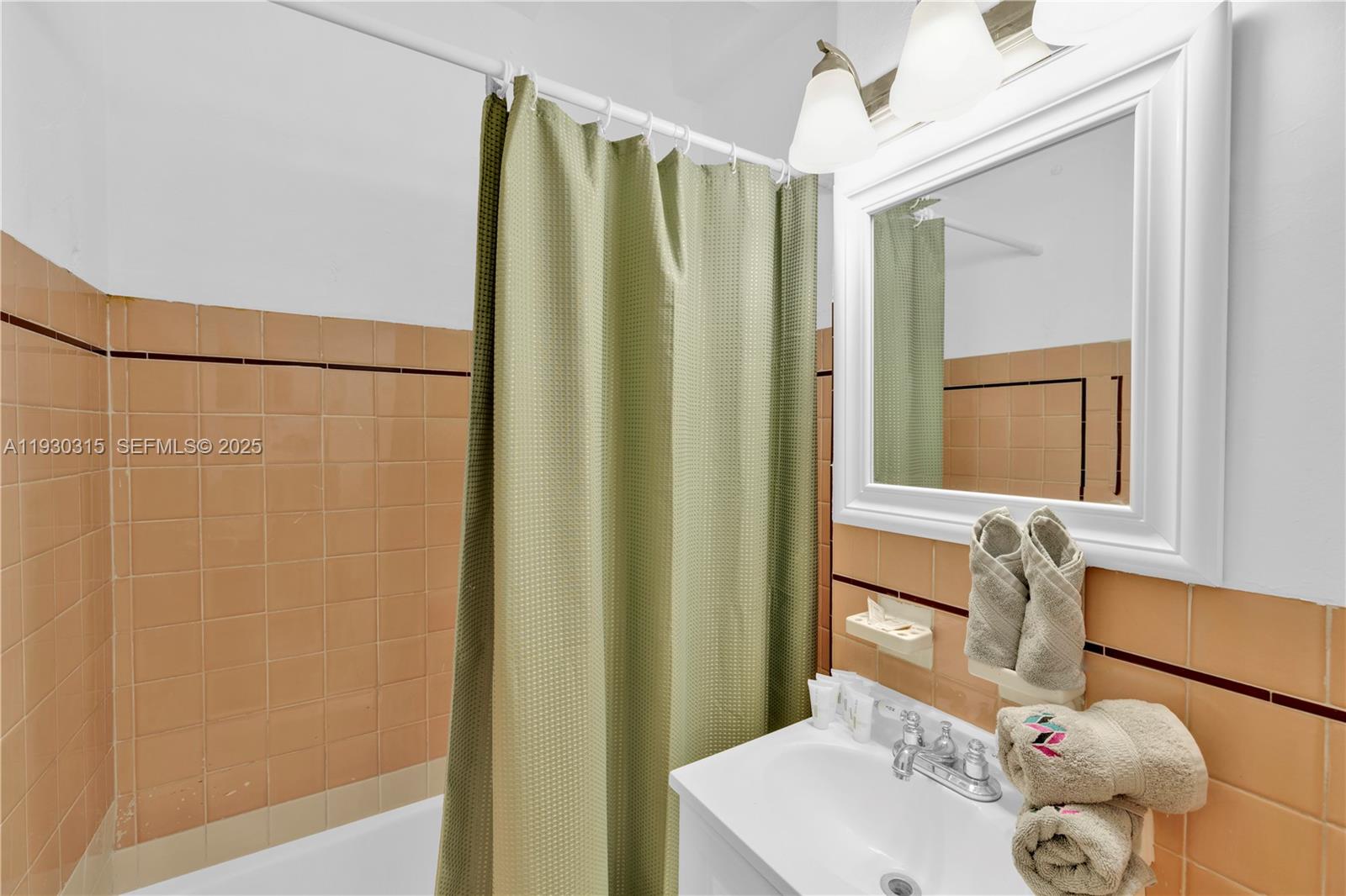 255 West 24th Street, Unit 302 Miami Beach, FL 33140 - Photo 8 of 8