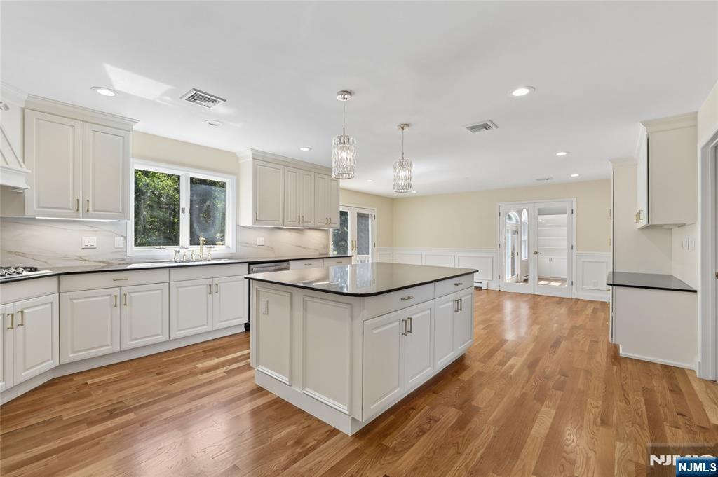 2 West Gate Road Saddle River, NJ 07458 - Photo 16 of 46