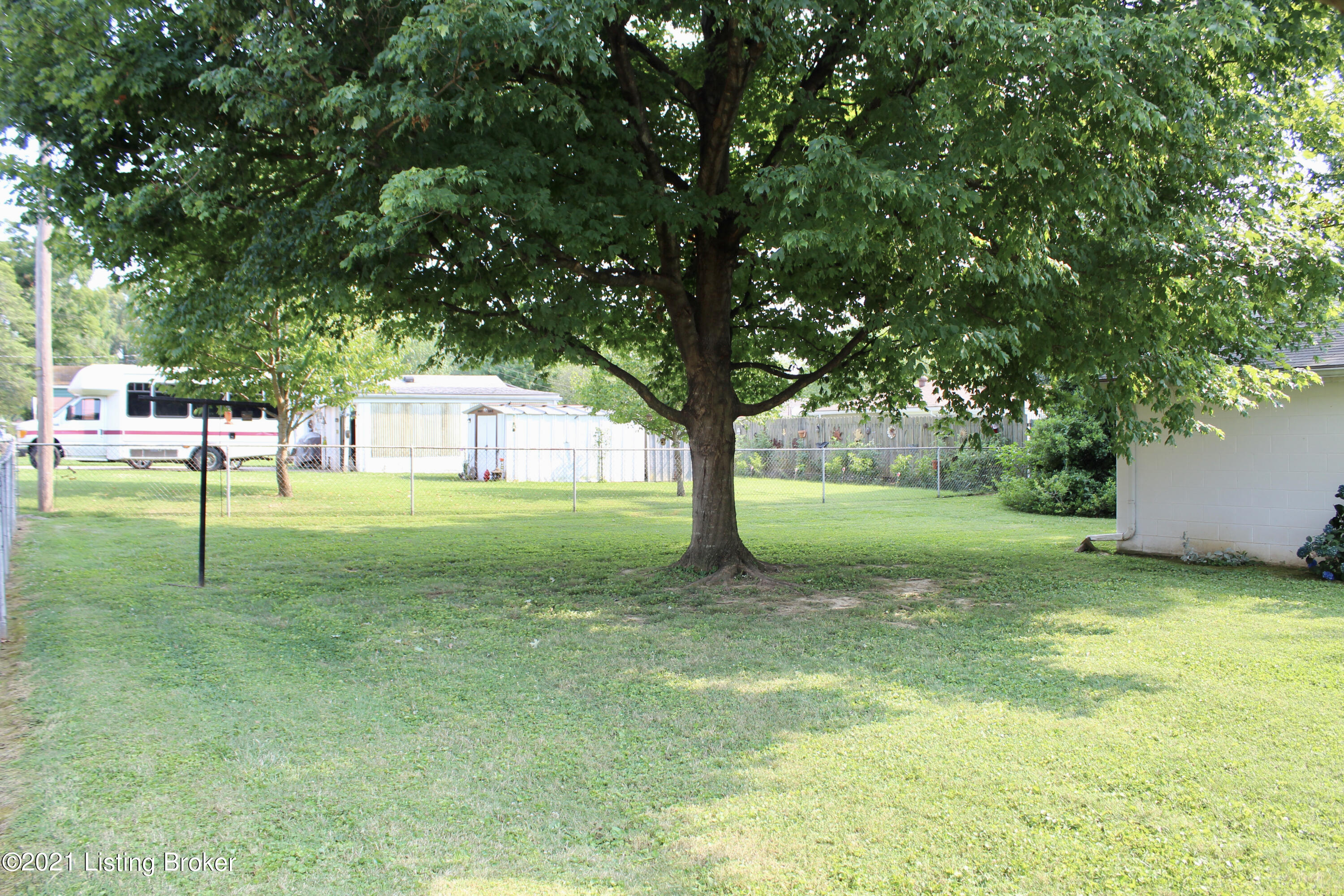 4904 Dee Road Louisville, KY 40219 - Photo 14 of 15 IMG_2212