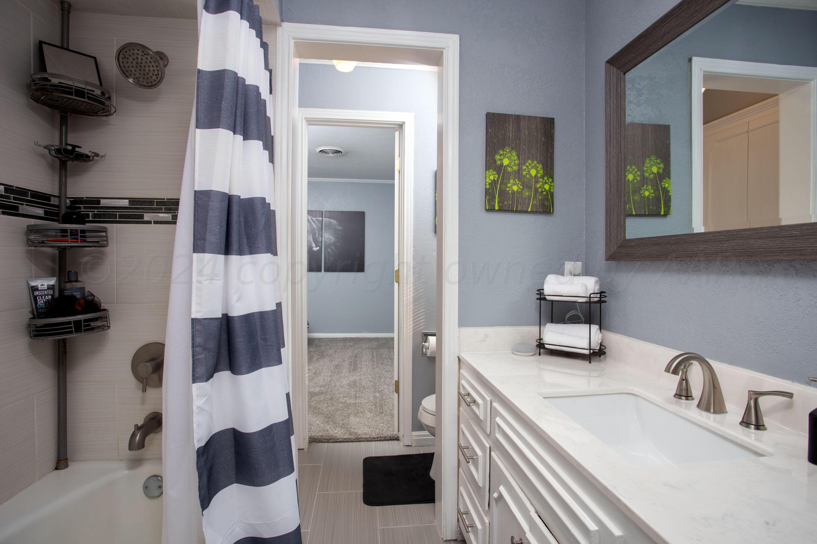 3802 Puckett Drive Amarillo, TX 79109 - Photo 24 of 38 Jack and Jill Bathroom