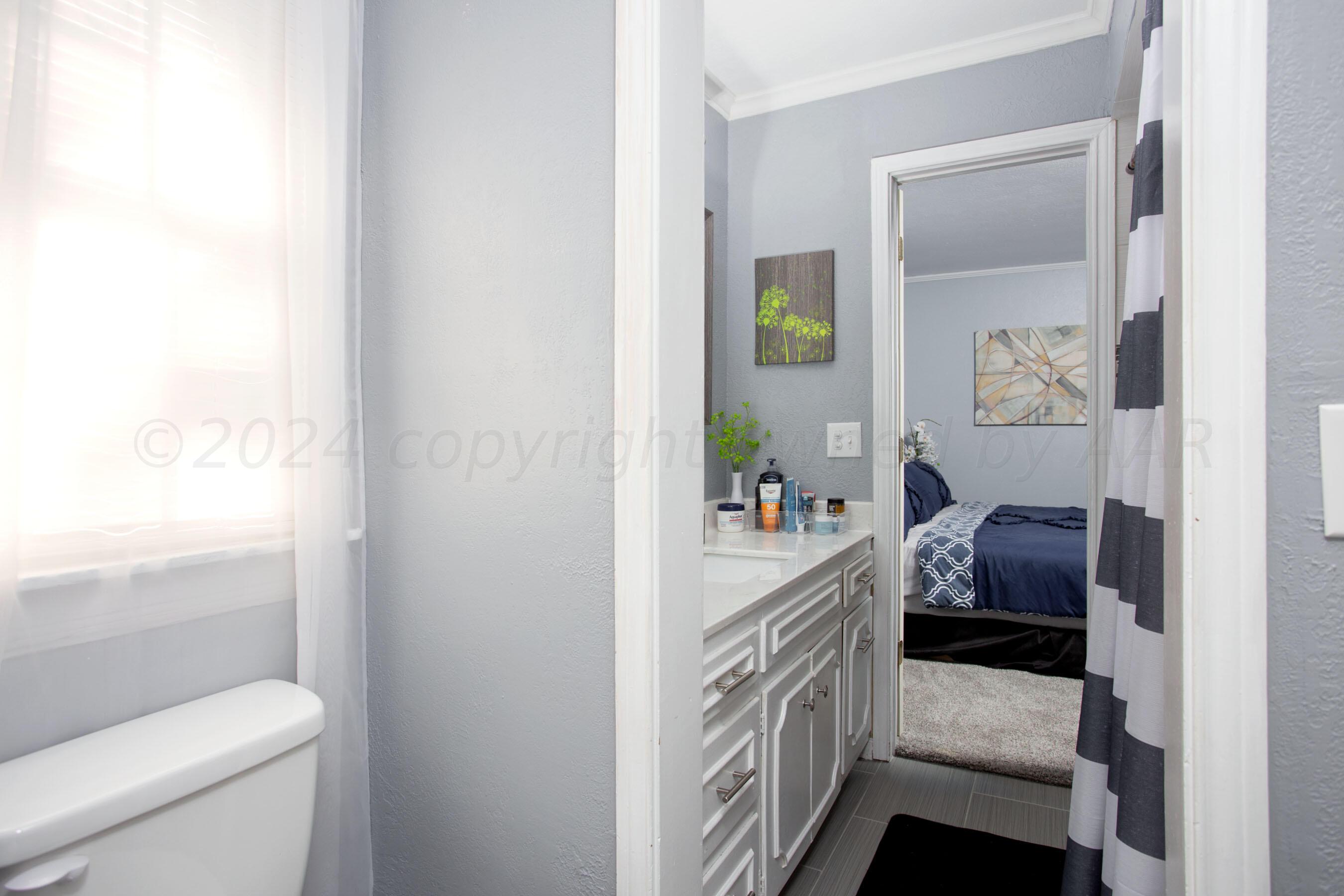 3802 Puckett Drive Amarillo, TX 79109 - Photo 25 of 38 Jack and Jill Bathroom