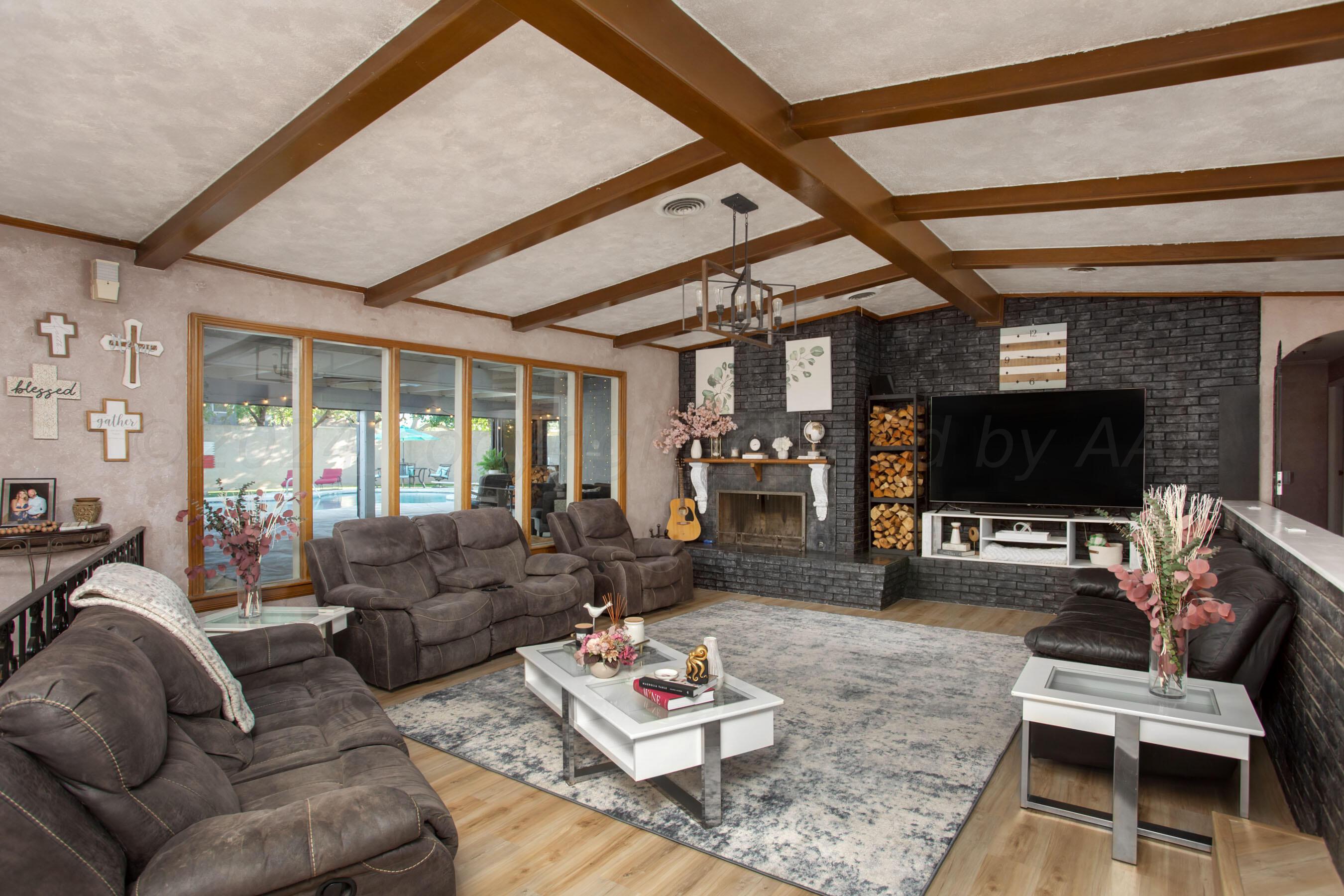 3802 Puckett Drive Amarillo, TX 79109 - Photo 7 of 38 Living Room