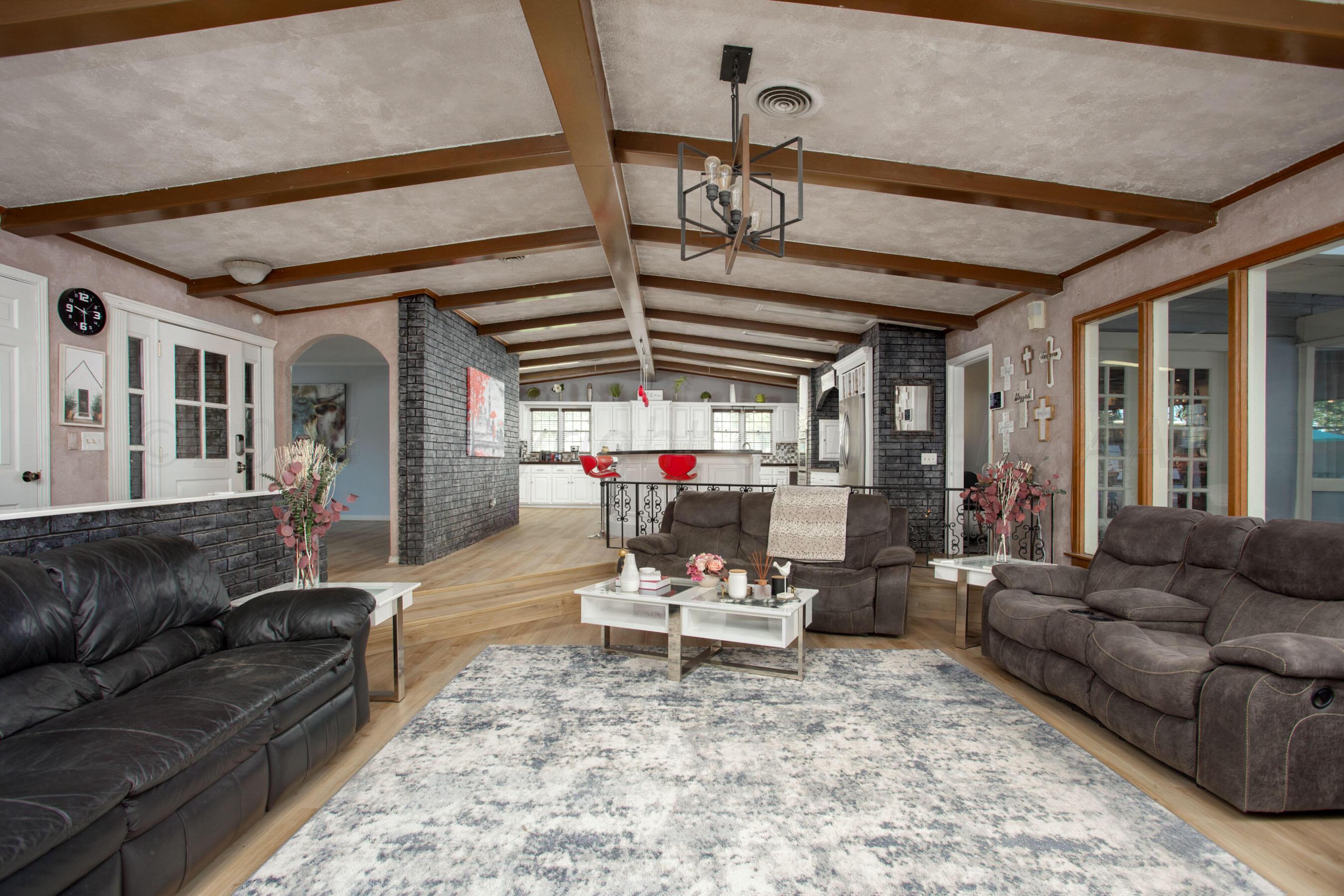 3802 Puckett Drive Amarillo, TX 79109 - Photo 8 of 38 Living Room/Kitchen View