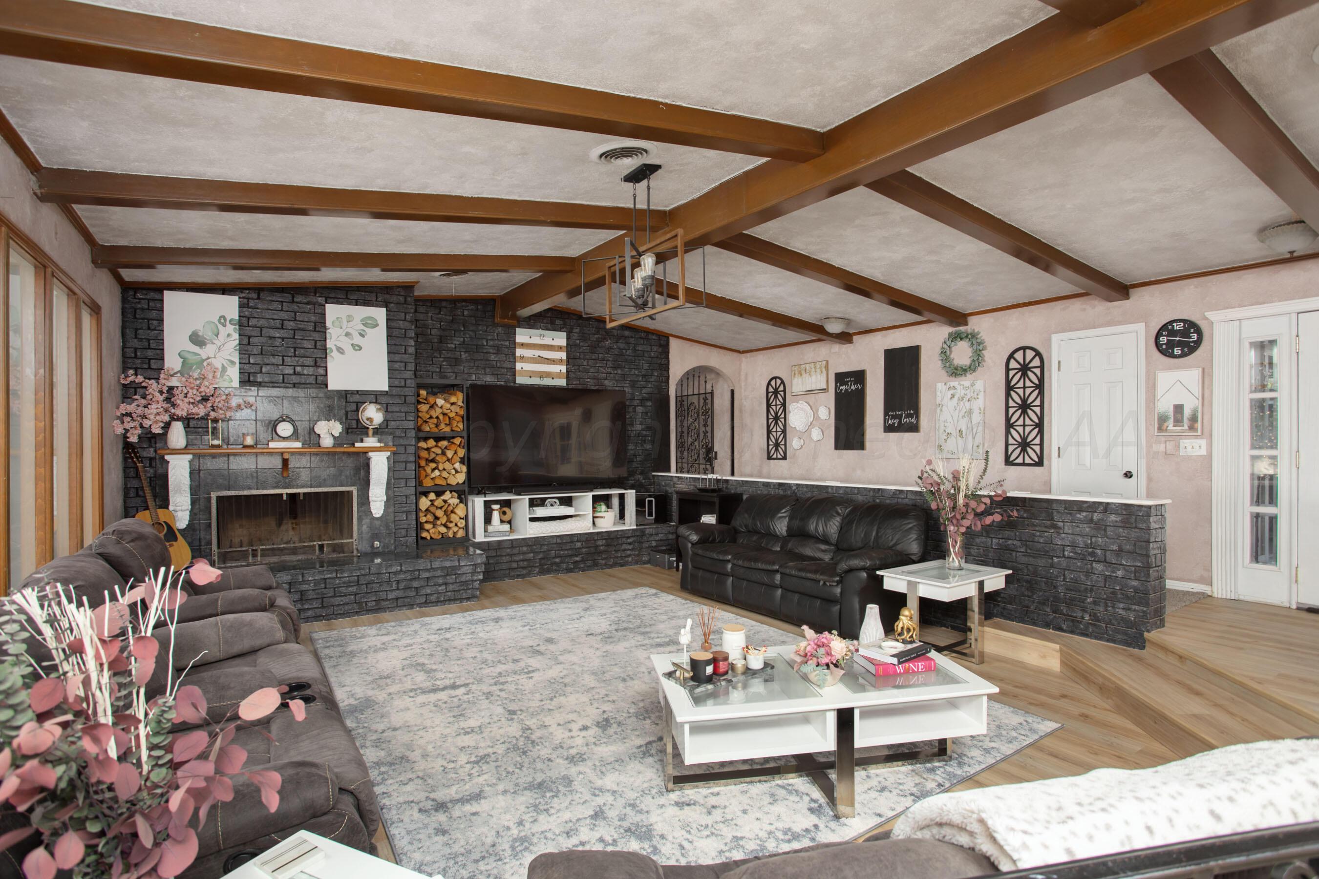 3802 Puckett Drive Amarillo, TX 79109 - Photo 9 of 38 Living Room