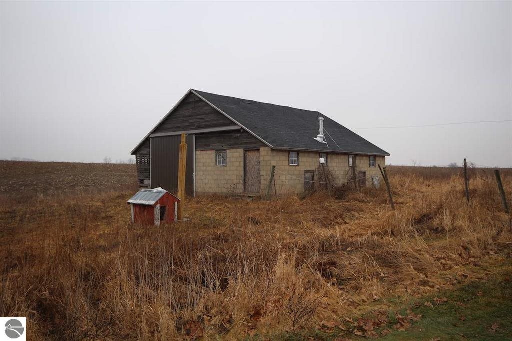 5072 North Gilmore Road Weidman, MI 48893 - Photo 24 of 26 1845387-27.JPG